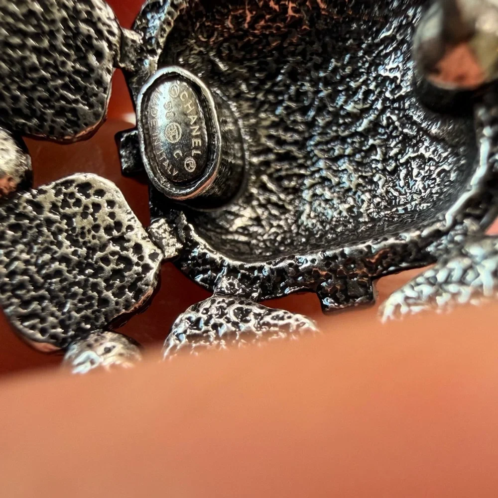 💚Chanel CC Enamel Floral Stud Earrings☘️ - Picture 4 of 13